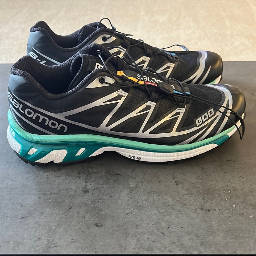 Salomon’s Size 9 color black
